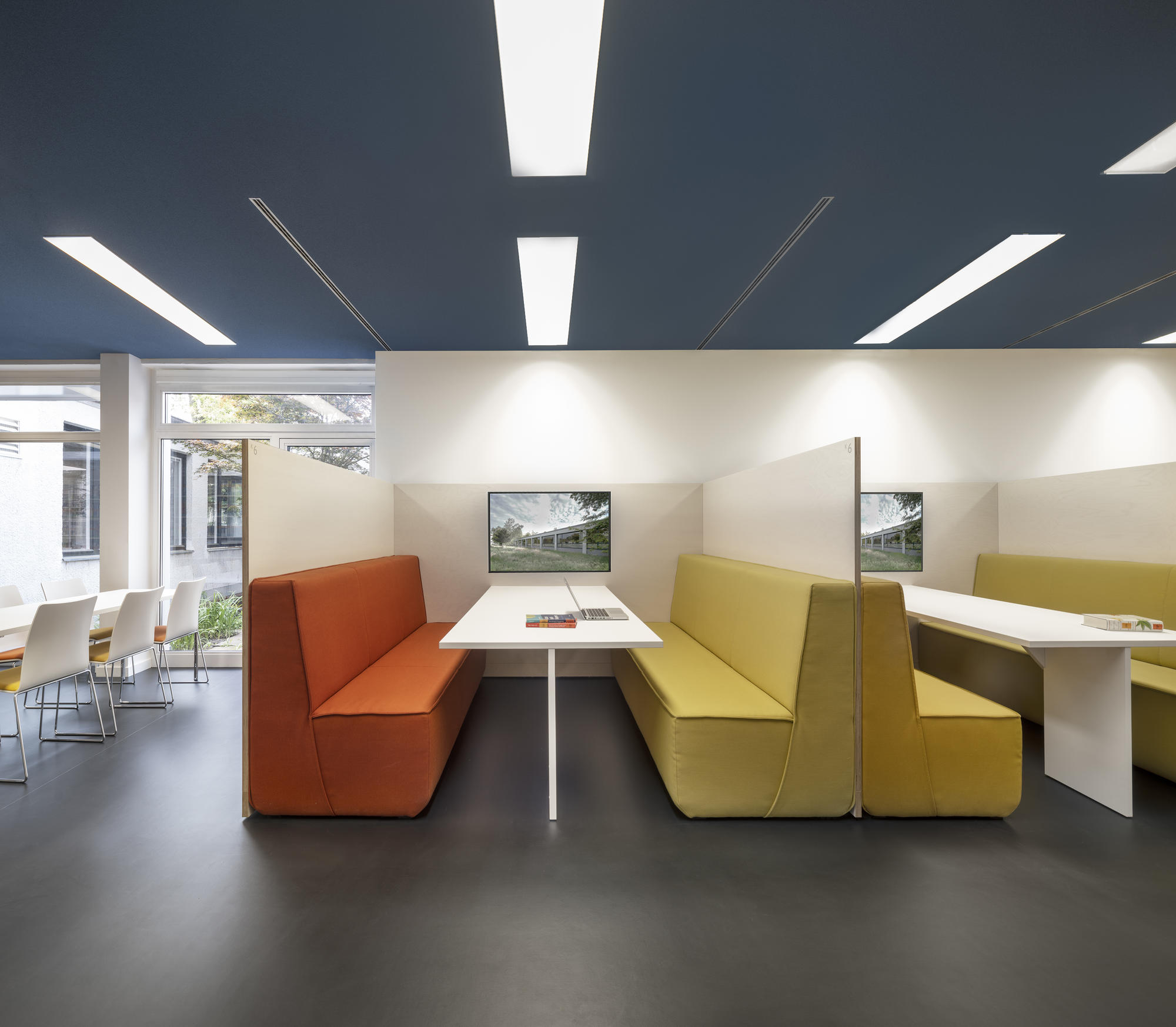 Library of Economics (Garystr. 21)