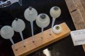 Fertigungsschritte bei der Herstellung von Glasaugen