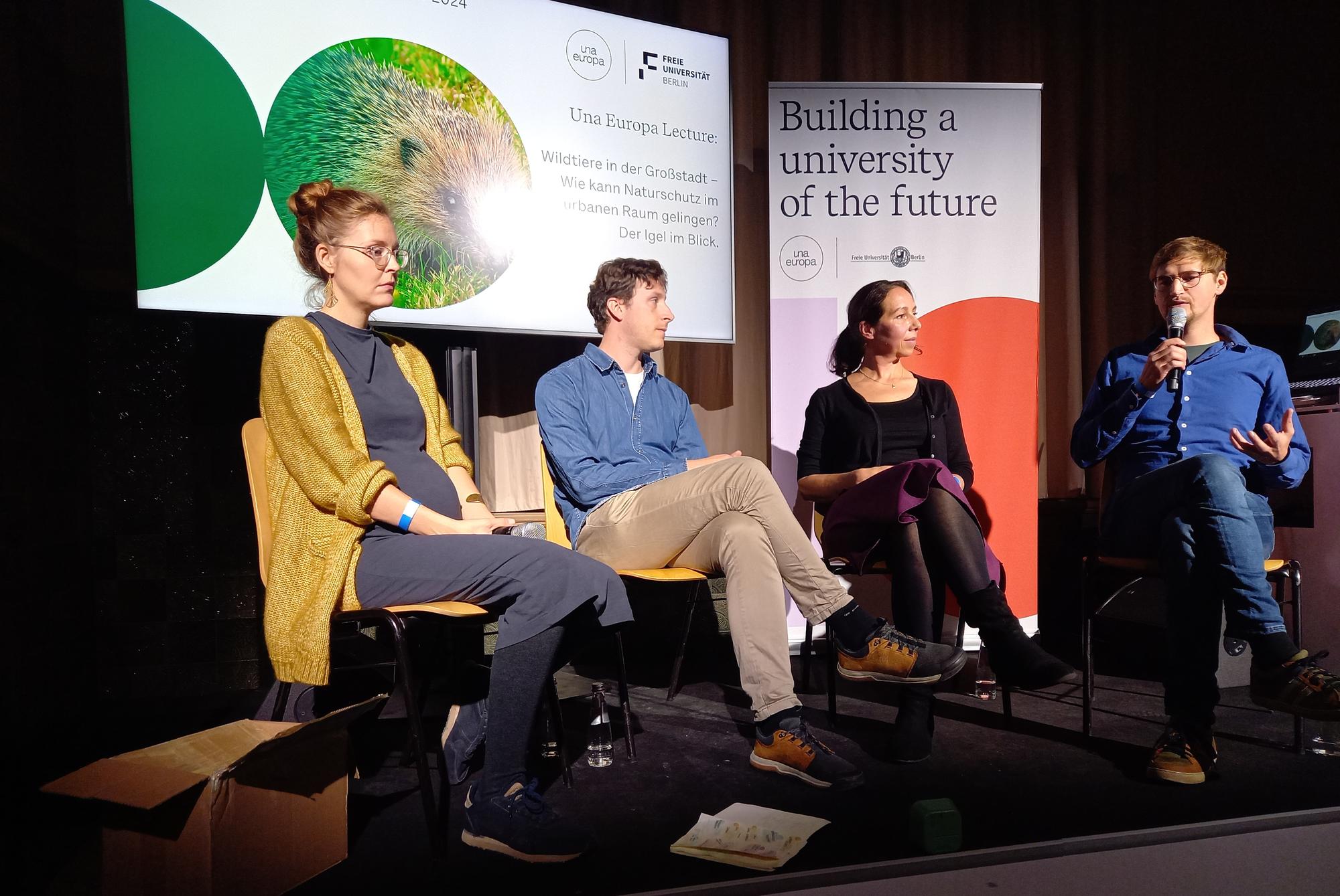 Una Europa Lecture panel