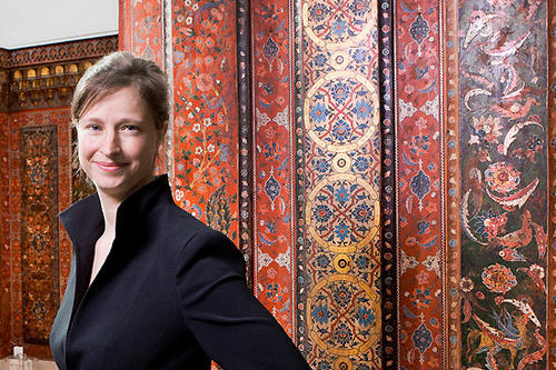 Die Kunsthistorikerin Vera Beyer leitet die Emmy Noether-Nachwuchsgruppe „Kosmos/Ornatus. Ornamente in Persien und Frankreich um 1400 im Vergleich“.