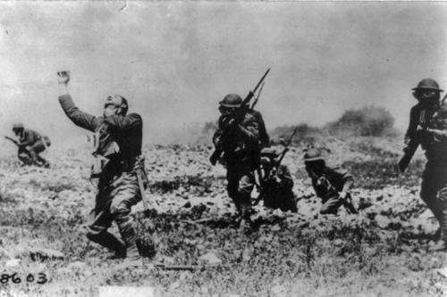 Der Erste Weltkrieg hatte nichts Heldenhaftes. Im Gegenteil: Er war geprägt von Grausamkeit, Brutalität, Industriellem Töten und dem erstmaligen Einsatz eines Massenvernichtungsmittels.