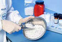 Bei der Produktion und Verpackung von Medikamenten gelten strenge Vorschriften für die Hygiene.