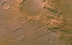 Die Aufnahme aus dem Orbit 486 zeigt einen Ausschnitt des Gebietes Claritas Fossae