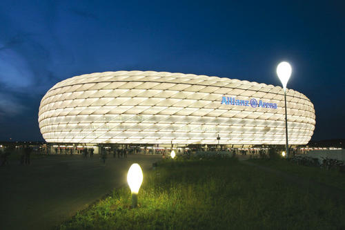 Die Allianz-Arena in München ist ein typisches und gut funktionierendes Beispiel für Public Private Partnership.