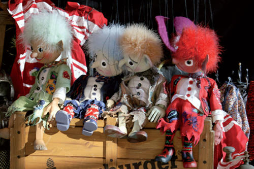 Die vier Kobolde Freudibold, Bibberbold, Heulibold und Zornibold, sind Teil der Geschichte „Paula und die Kistenkobolde“. Mit ihrer Hilfe lernen Kinder den Umgang mit den basalen Gefühlen Freude, Angst, Traurigkeit und Wut.