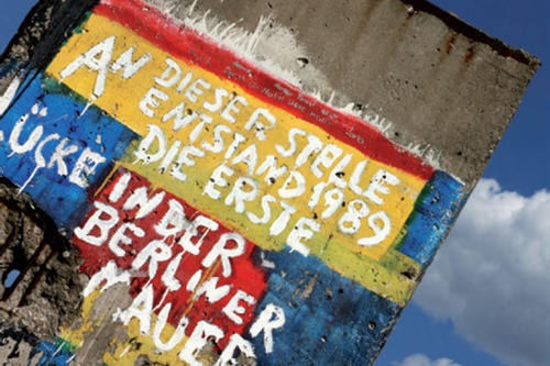 Schon kurz nach dem Mauerfall folgte auf die nationale Euphorie der Katzenjammer.