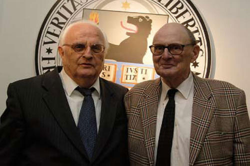 Karol Kubicki (links) erhielt die Matrikelnummer eins, Helmut Coper die Nummer zwei. Die Rangfolge hatte 1948 ein Münzwurf entschieden.