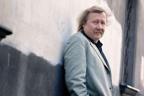 Peter Sloterdijk veröffentlichte zeitgleich mit den „Neuen Atheisten“ religionskritische Schriften, die aber bei Weitem nicht für so viel Furore sorgten.