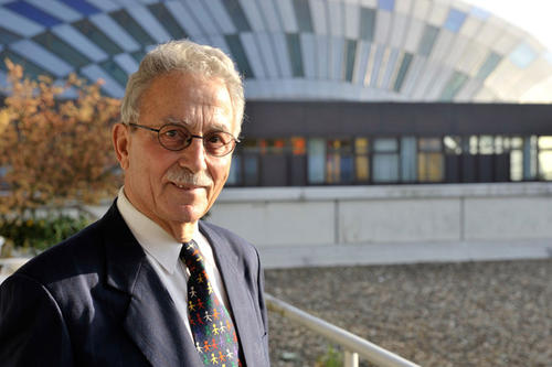 Ein Globetrotter: Reinhard Freiberg an der Freien Universität.