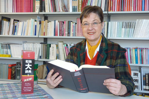Als Initiatorin des "Großen japanisch-deutschen Wörterbuchs" musste Irmela Hijiya-Kirschnereit Widerstände überwinden. Die Japanologin freut sich umso mehr über die guten Kritiken zum ersten Band.