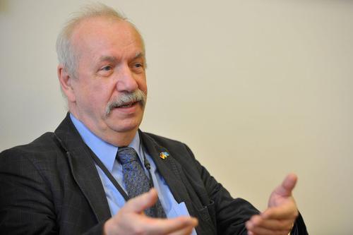 Lutz Mez, Privatdozent für Politikwissenschaft an der Freien Universität und Koordinator des Berlin Centre for Caspian Region Studies: "Die Vernetzung ist sehr wichtig, aber in den Nachfolgestaaten der Sowjetunion nicht selbstverständlich."