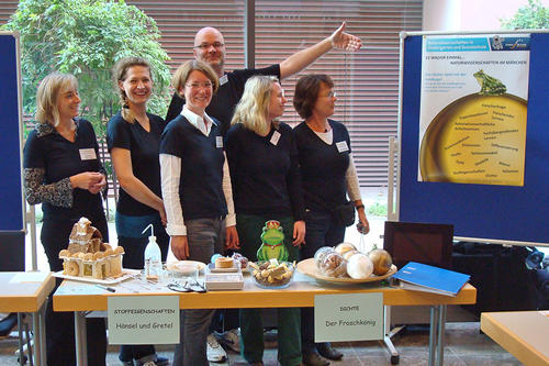 Kreativ: Die Lehrerfortbildungsgruppe „Pro-Nawi“ präsentiert ihr naturwissenschaftliches Märchenbuch.