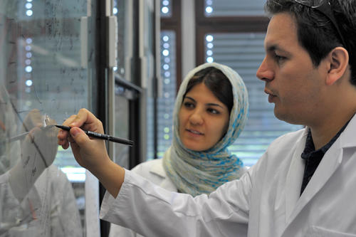 Nachwuchsförderung als Gemeinschaftsaufgabe: Die Freie Universität setzt sich dafür ein, jungen Wissenschaftlerinnen und Wissenschaftlern Raum für ihre Forschung zu bieten – um so den Wissenschaftsstandort Deutschland zu stärken.