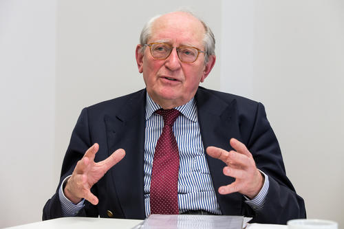 Den Staffelstab übergeben: Professor Hans-Uwe Erichsen bekleidetet den Vorsitz des Kuratoriums der Freien Universität seit 2001.