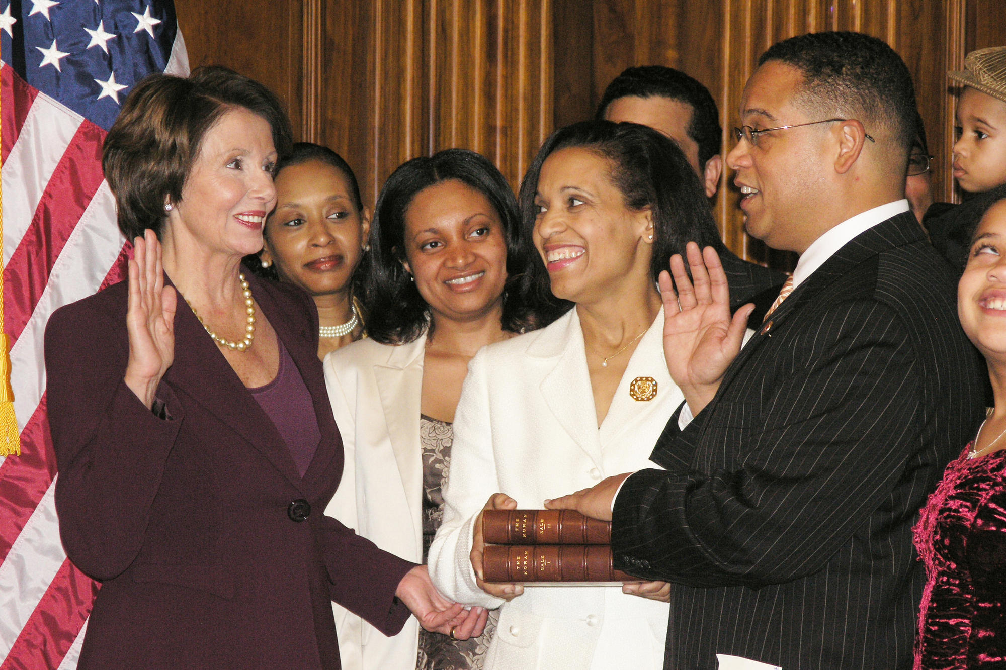 Doppeltes Bekenntnis: Der demokratische Abgeordnete Keith Ellison, erster Muslim im US-Kongress, legte 2007 seinen Eid auf den Koran ab, eine historische Ausgabe von 1764 aus dem früheren Besitz von Thomas Jefferson, einem der Gründungsväter der USA.