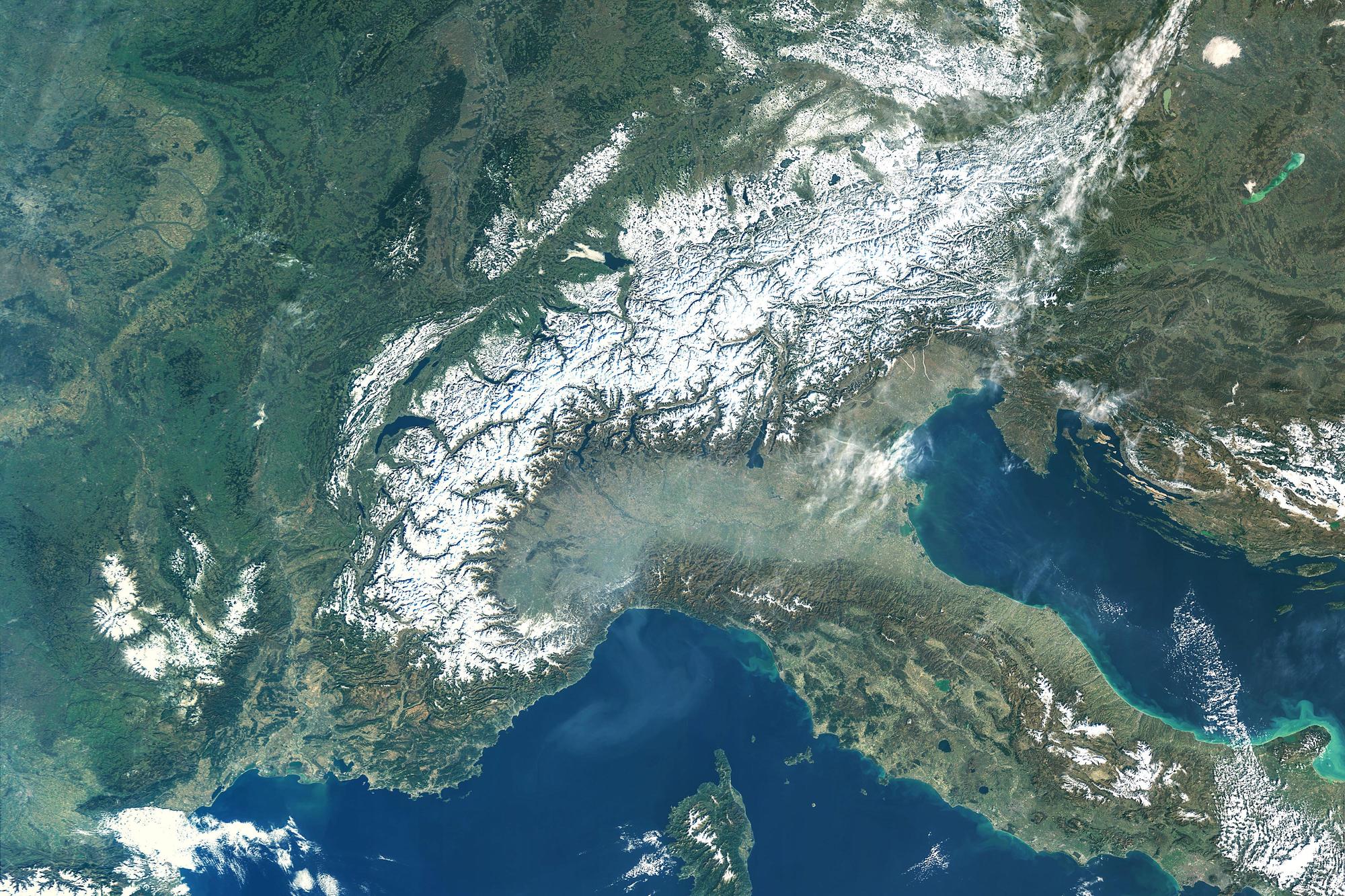„Knautschzone“. Am Fuß der Alpen in Nordost-Italien trifft die adriatische Platte auf den Eurasischen Kontinent.