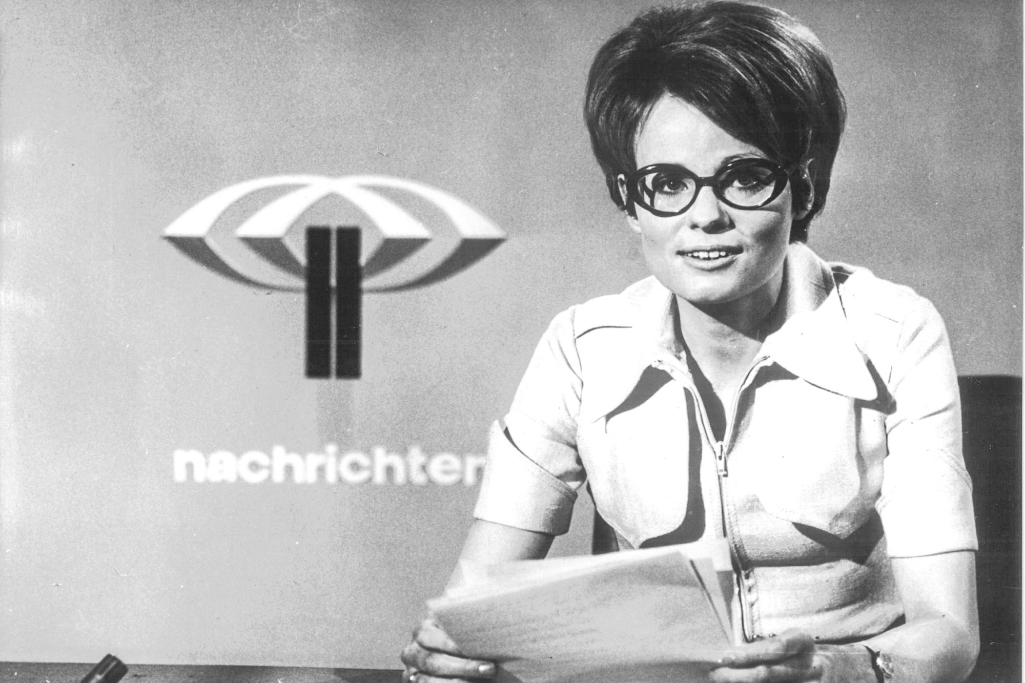 Sensation in der Bundesrepublik. Die Journalistin Wibke Bruhns verliest am 12. Mai 1971 im ZDF als erste Frau die Nachrichten.