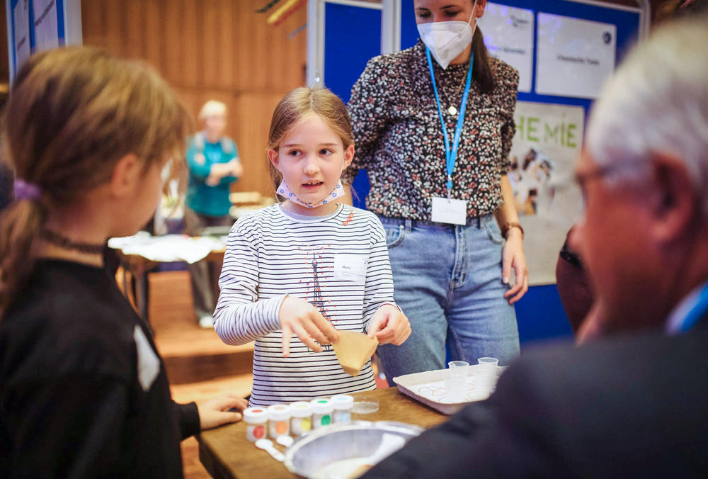 Projektstart vor 15 Jahren. Seitdem haben in den Schulen in Berlin, Brandenburg und im Rheinland Hunderttausende Grundschulkinder Phänomene aus Naturwissenschaften und Technik entdeckt.