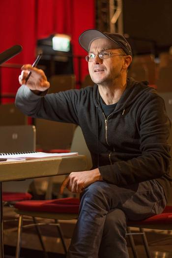 Der Autor und Theaterintendant Steffen Mensching ist Berliner Literaturpreisträger und Gastprofessor für deutschsprachige Poetik an der Freien Universität.