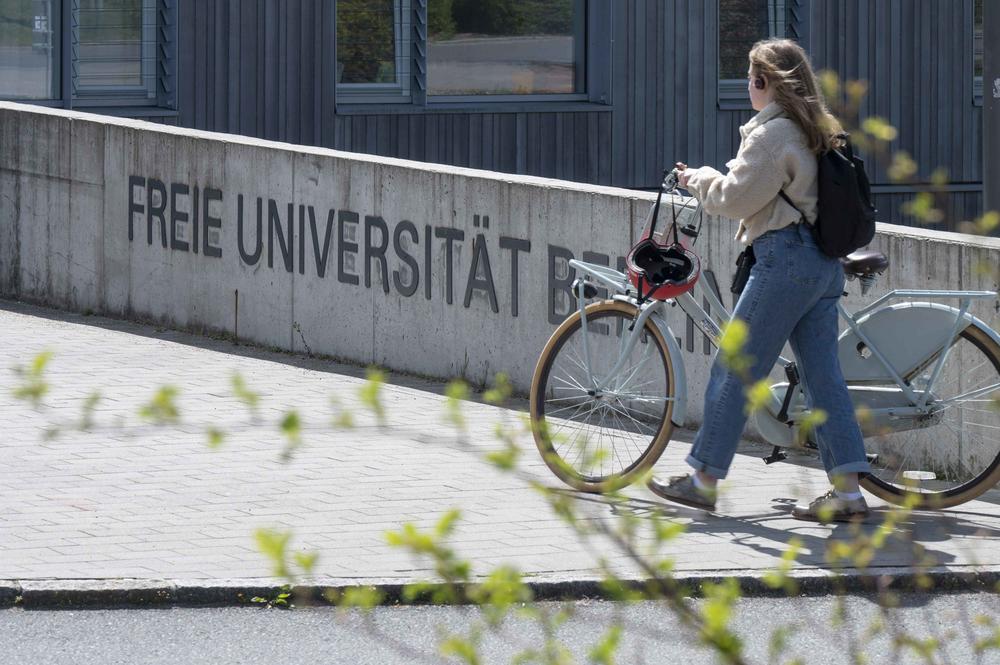Gut ankommen. Viele der sogenannten kleinen Fächer der Geisteswissenschaften sind in der „Holzlaube“ an der Fabeckstraße angesiedelt.