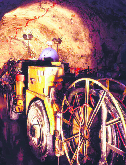 Bohrungen in der Mponeng-Goldmine der multinationalen Anglogold Ashanti in Carletonville.