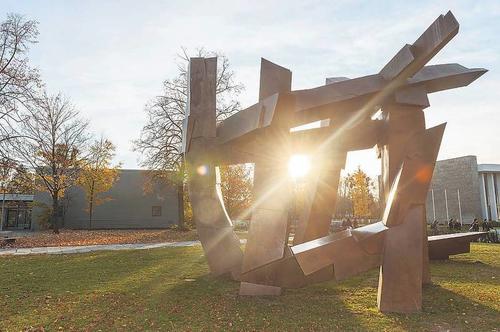 Die Skulptur des Berliner Bildhauers Volker Bartsch