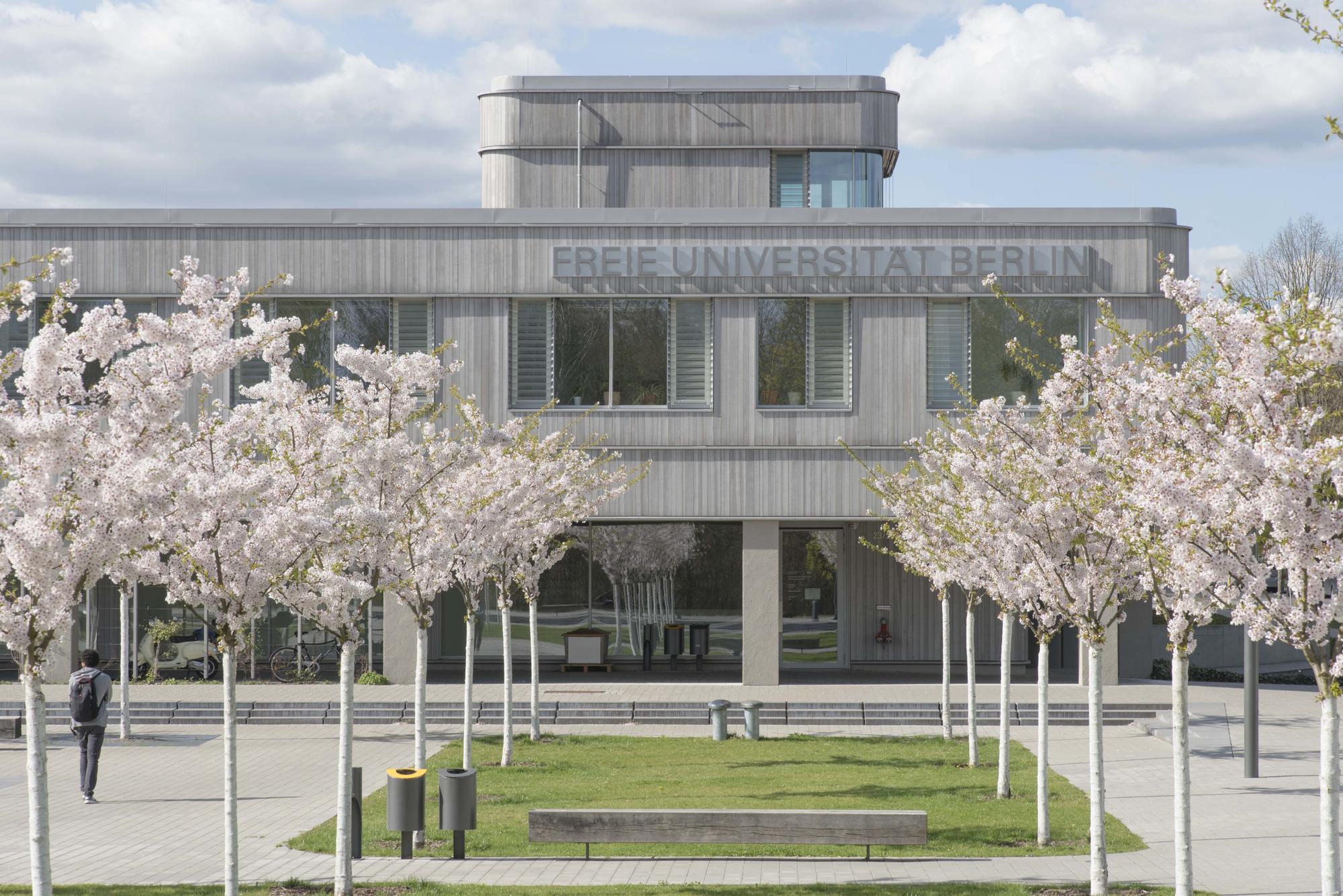 Die sogenannte Holzlaube auf dem Campus in Dahlem