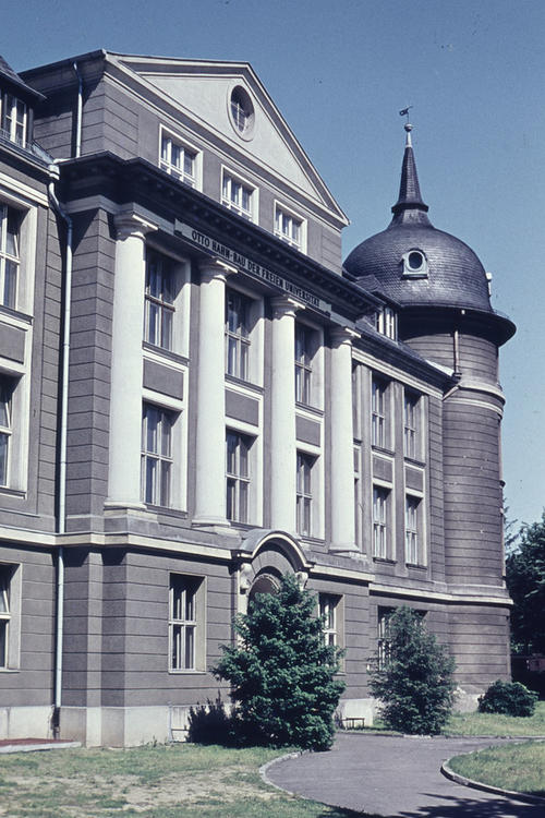 Otto-Hahn-Bau (heute: Hahn-Meitner-Bau)