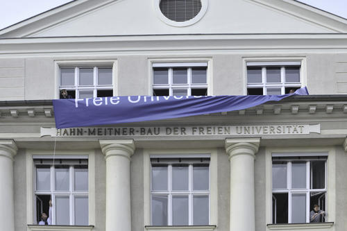 Der Hahn-Meitner-Bau an der Dahlemer Thielallee 63