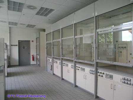 Blick in einen neugestalteten Praktikumsraum