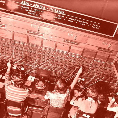 telephone-operators-1x1-rot