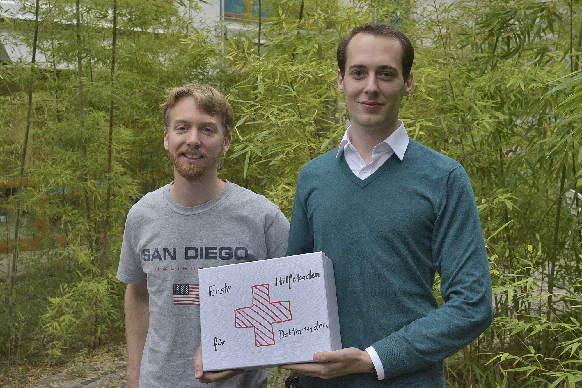 Kollegen, Freunde und Förderer eines Deutschlandstipendiums: Oliver Wiese (li.) und Christoph Pockrandt, Informatik-Doktoranden an der Freien Universität.