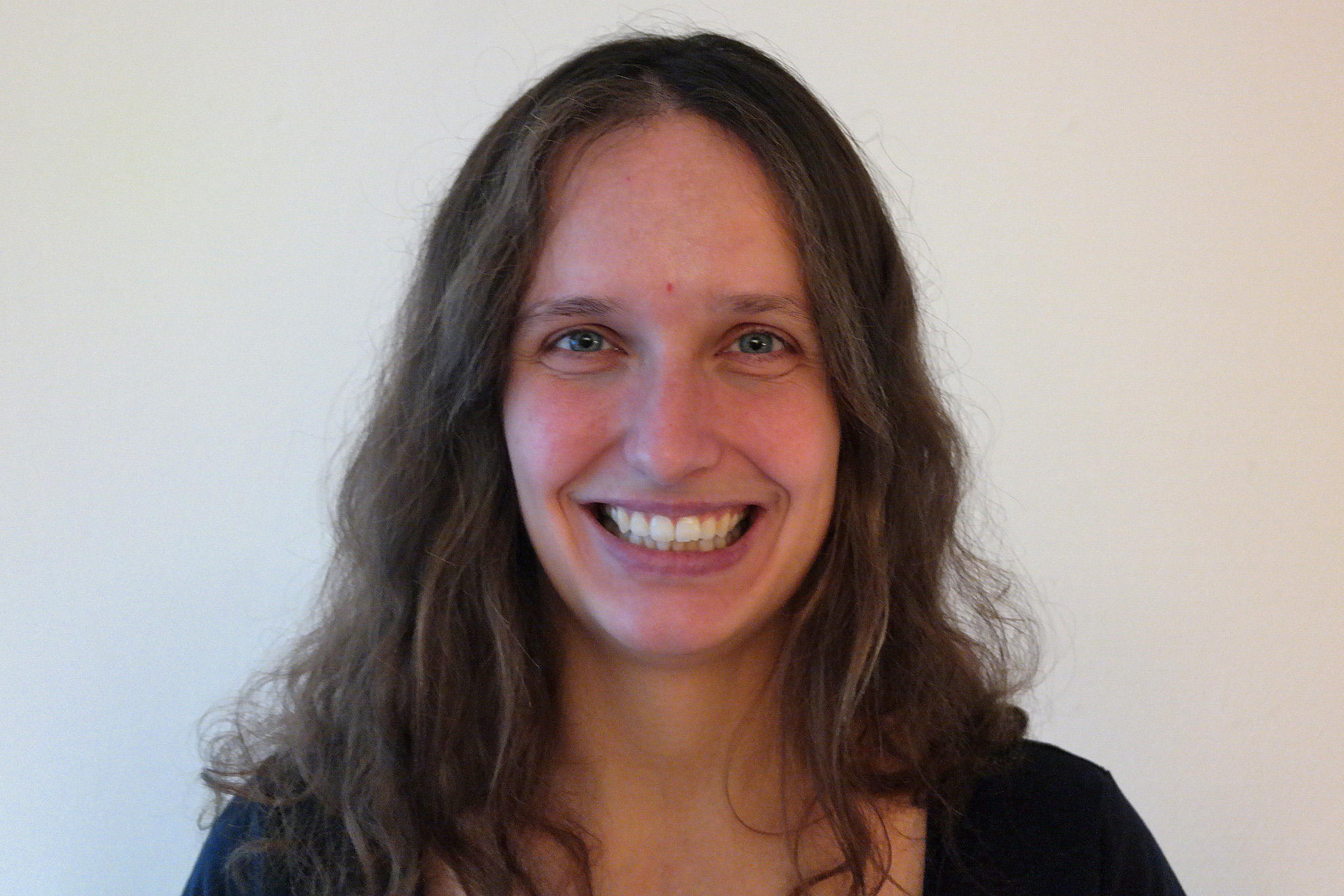 Szilvia Vincze untersuchte in ihrer Arbeit unter anderem, oder der bakterielle Erreger Staphylococcus (S.) aureus zwischen Mensch und Tier übertragen werden kann.