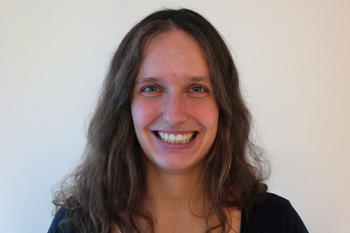 Szilvia Vincze untersuchte in ihrer Arbeit unter anderem, oder der bakterielle Erreger Staphylococcus (S.) aureus zwischen Mensch und Tier übertragen werden kann.