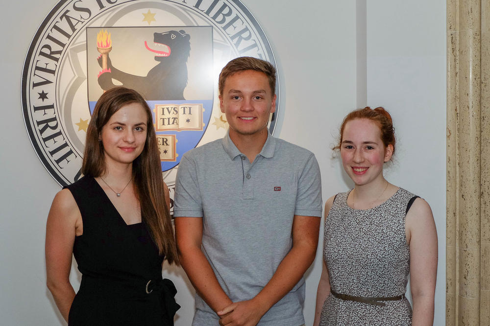 Der Vorstand des Kapitels Deutschlandstipendium: Natascha Hainbach (links), Maximilian Weber und Corinna Limbach.
