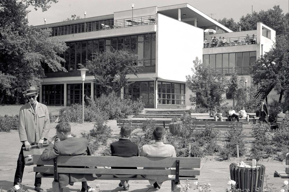 Seit sieben Jahrzehnten ein schöner Ort für Lernpausen: Die Mensa eins.
