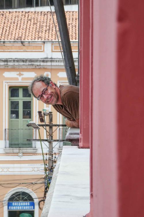 Der Sprachwissenschaftler Prof. Dr. Uli Reich kennt sich aus mit wenig gesprochenen Sprachen:  „Es gibt rund 7000 lebendige Sprachen auf der Welt, davon werden mit Abstand die meisten von weniger als zehntausend Menschen gesprochen.“