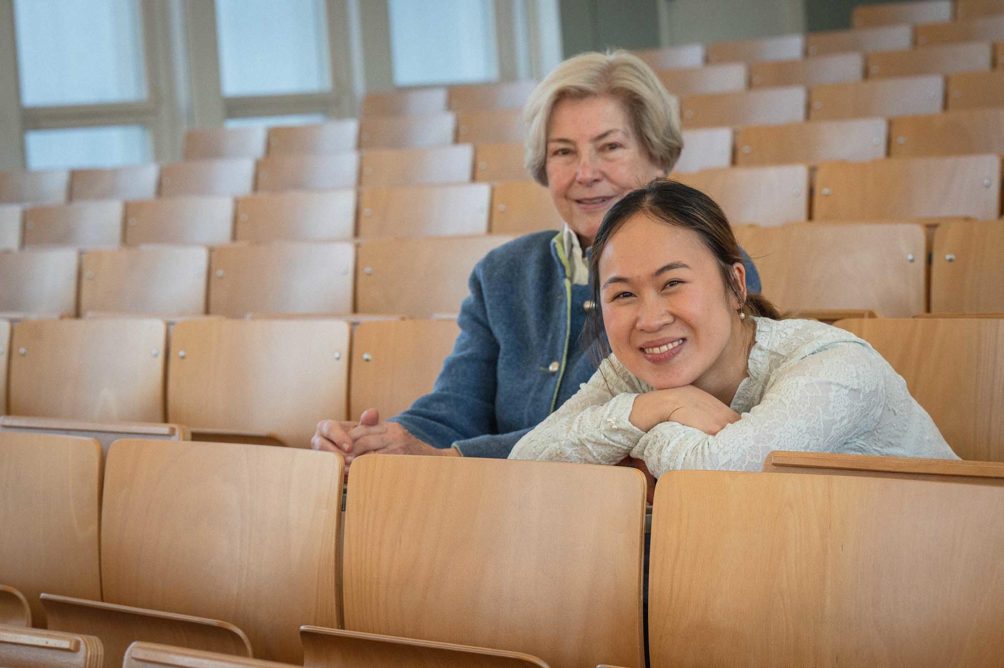Verbunden durch das Deutschlandstipendium: Thi Phuong Le und Dr. Cornelia Klein-Epphardt.