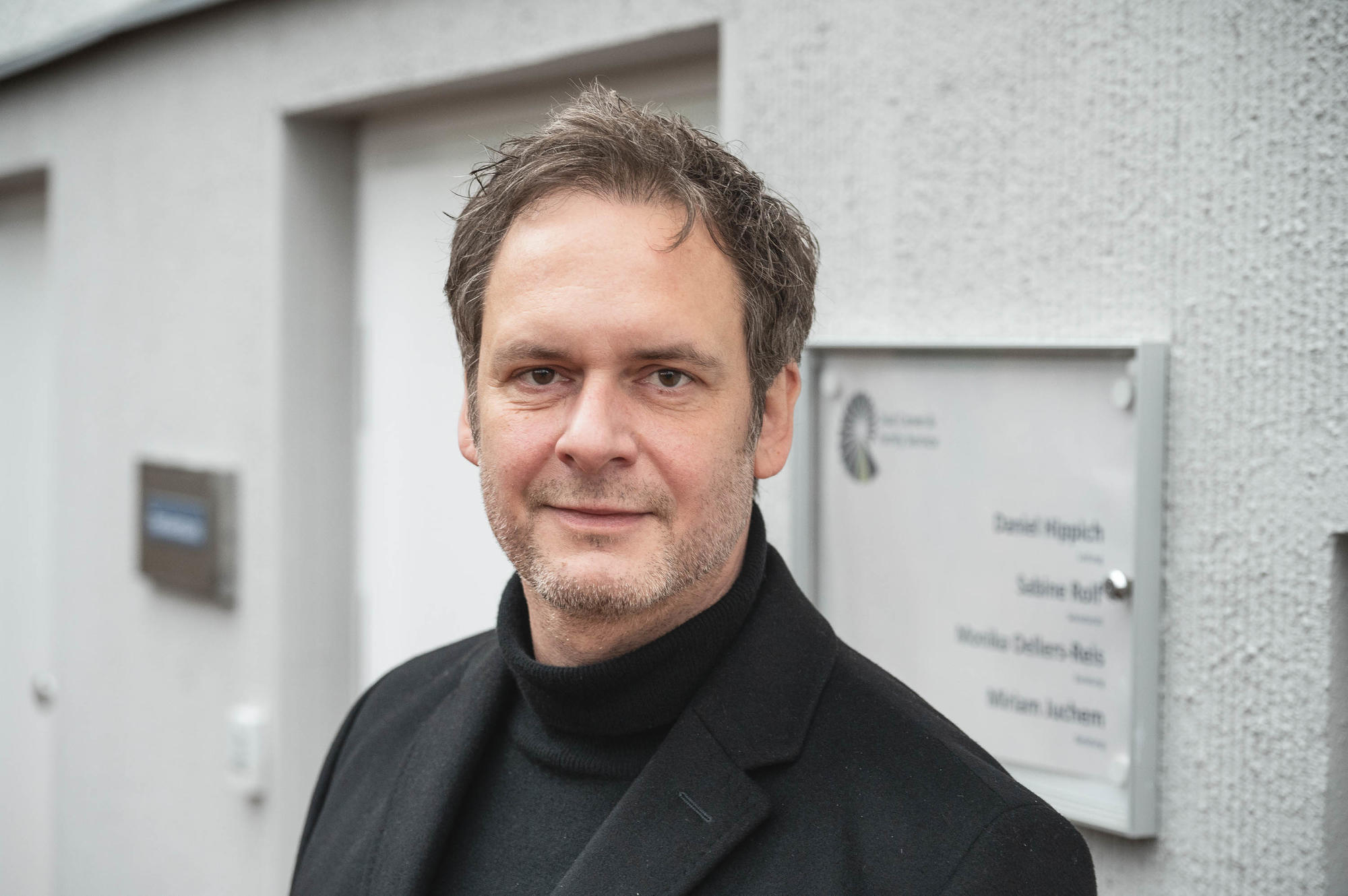 Daniel Hippich leitet den „Dual Career & Family Service“: „Die neue Dienstvereinbarung zur Flexibilisierung der Arbeitszeit ­ermöglichte ­Beschäftigten, die mit Care-Aufgaben betraut sind, zeitlich und ­räumlich flexibel zu arbeiten.“