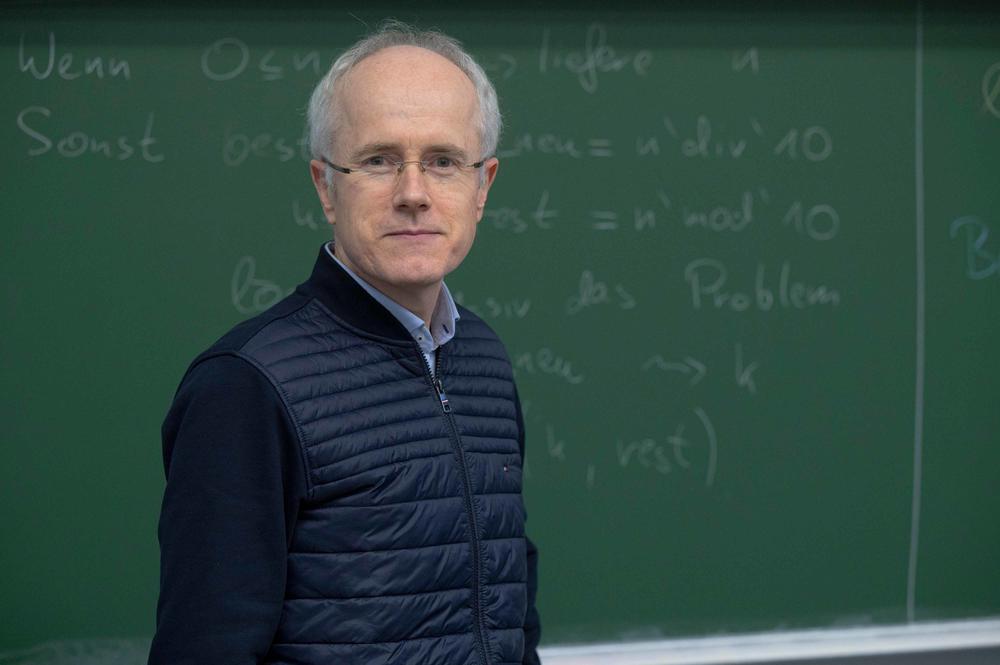 Professor Jochen Schiller