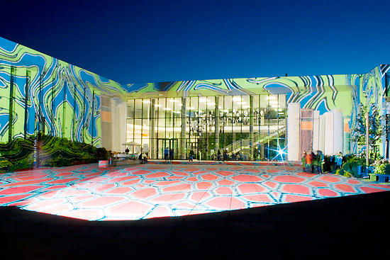 Der illuminierte Henry-Ford-Bau während der Langen Nacht der Wissenschaften 2009