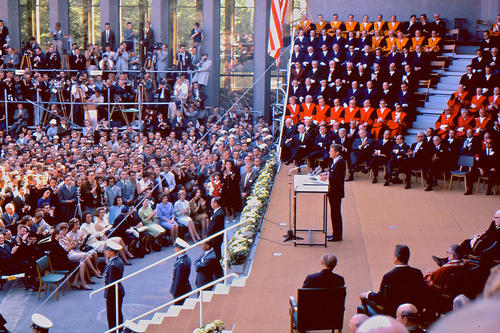 Von seiner Warte aus hatte Heinz Fortak einen sehr guten Blick auf Kennedy und die Zuhörer.