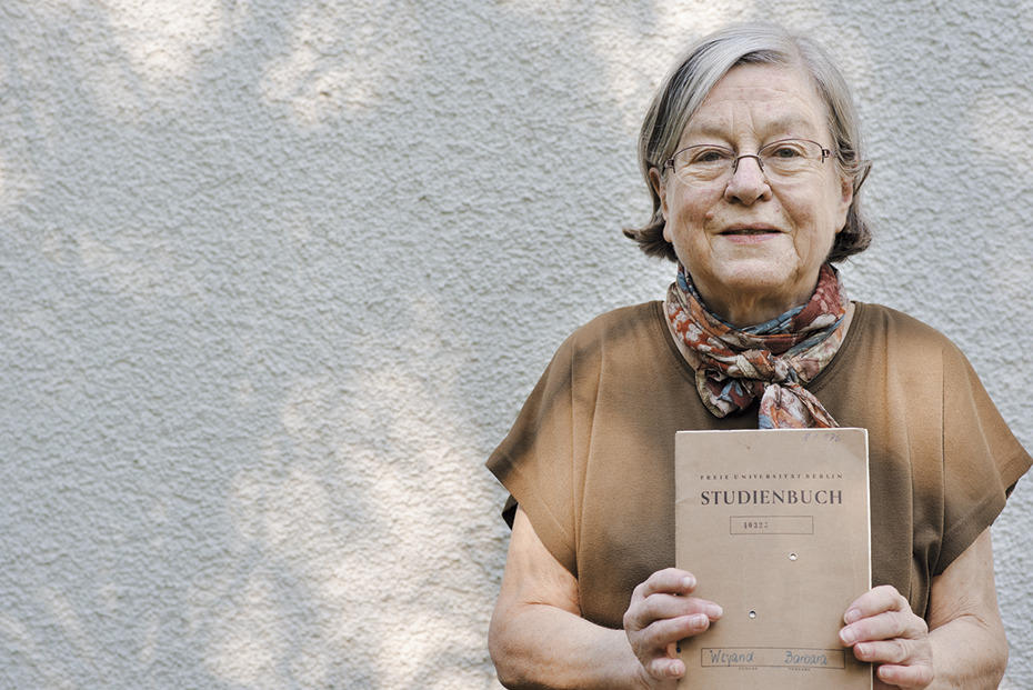 Barbara Saß-Viehweger, 69, studierte an der Freien Universität Rechtswissenschaften und arbeitet noch heute als Anwältin und Notarin.