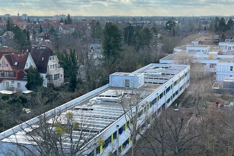 Solaranlage auf dem Modulbau in der Fabeckstraße