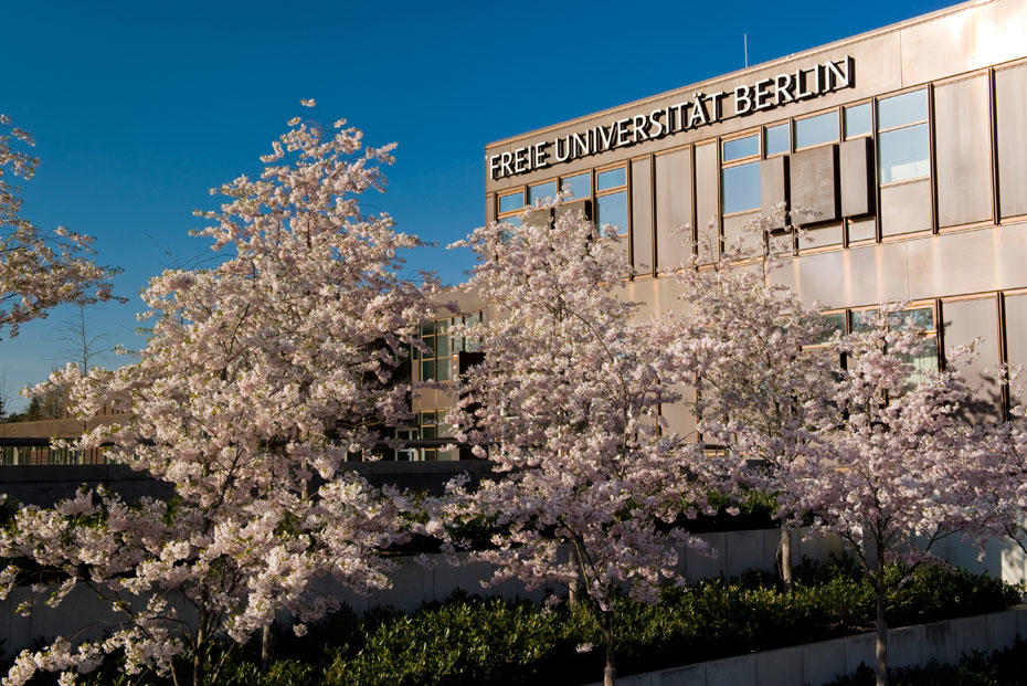 Im Rahmen des Offenen Hörsaals bietet die Freie Universität Berlin interdisziplinäre Ringvorlesungen für die breite Öffentlichkeit.