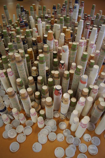 Der Becherberg: Ausgangspunkt der Kunstaktion Art to Stay