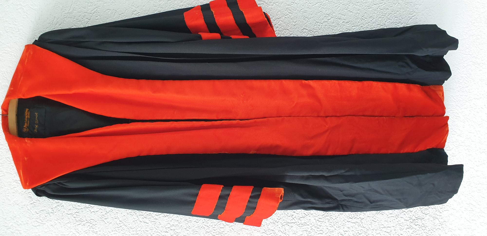 Talar der Medizinischen Fakultät der Freien Universität Berlin